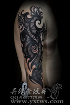 图腾包臂纹身
