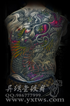满背大龙纹身