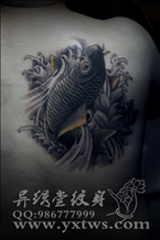 黑白鲤鱼纹身