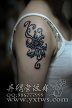 美女纹身