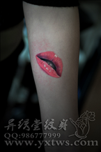 嘴唇纹身