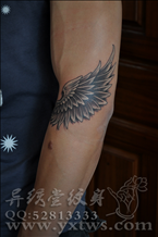 翅膀纹身