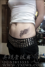 美女翅膀纹身