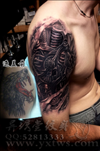 机械臂遮盖鲤鱼纹身