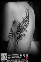 美女背部图腾翅膀纹身