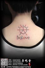 美女脖子小纹身