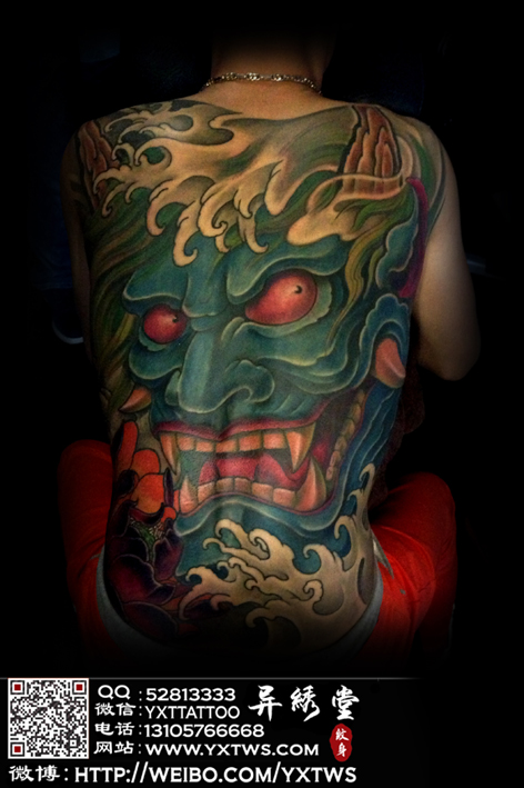 满背彩色魔鬼纹身
