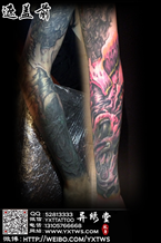 美女花臂遮盖纹身