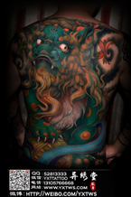 彩色唐狮满背纹身