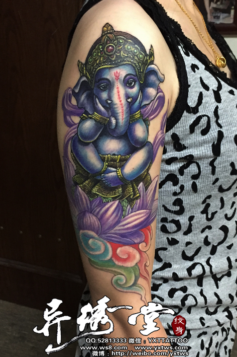 大臂象神彩色纹身