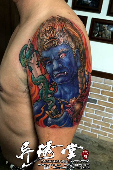 肩膀彩色不动明王纹身