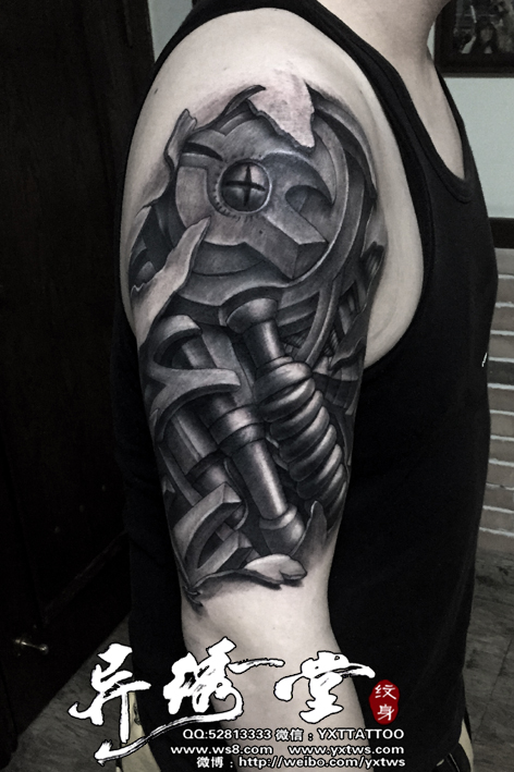 上臂机械纹身