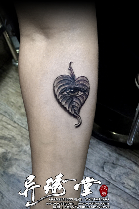 小臂菩提叶眼睛纹身