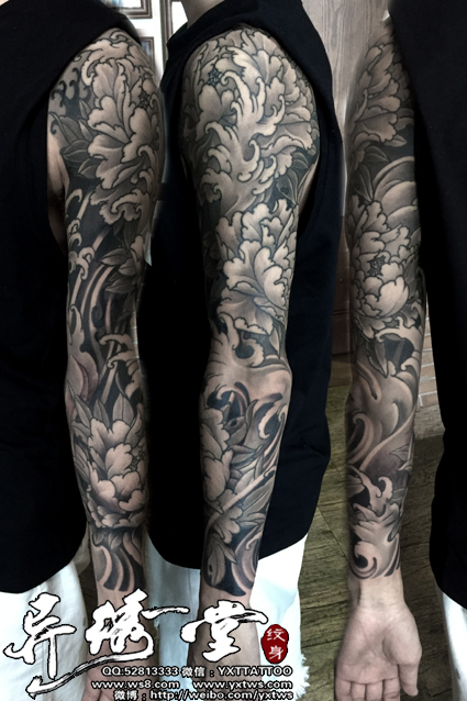 传统牡丹黑白花臂纹身