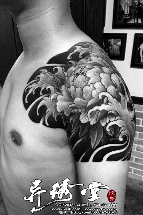 小半甲牡丹海浪黑白纹身
