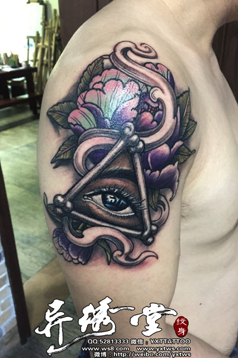 newschool风格大臂牡丹全视之眼纹身