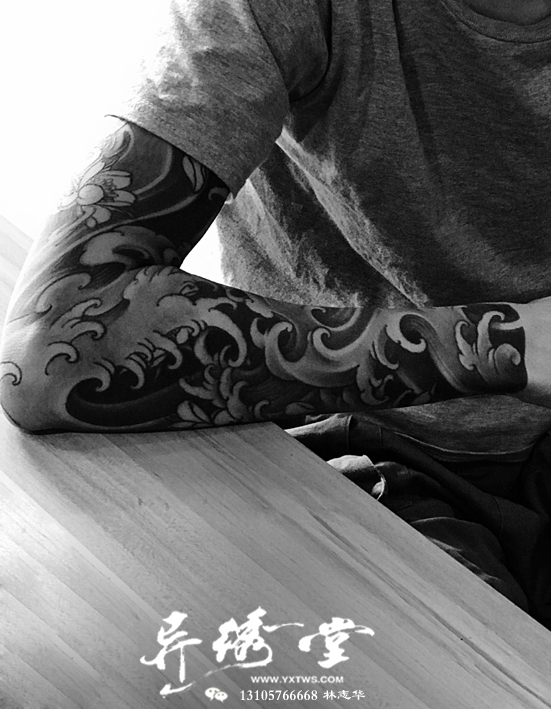 传统海浪花臂纹身