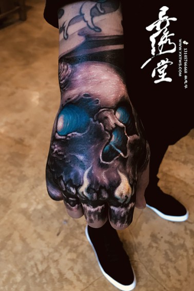 骷髅纹身欧美风格手背纹身