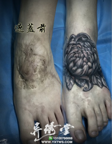 美女脚背伤疤遮盖纹身