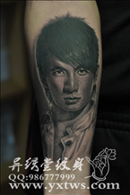 明星吴奇隆肖像纹身