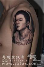 黑白人物肖像纹身