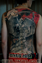 彩色满背纹身