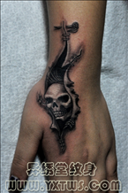 骷髅撕皮纹身